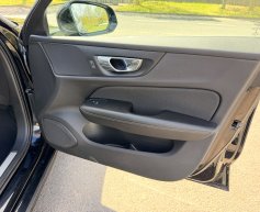 Volvo V60 2.0/140 kw D4, Momentum